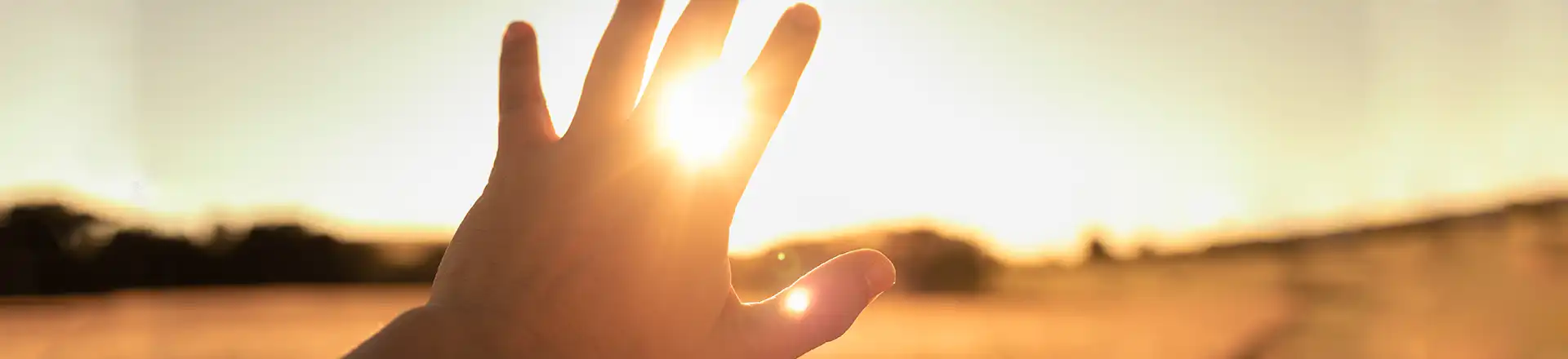 hand shielding sun